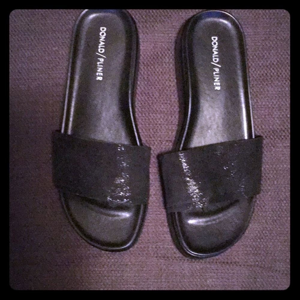 DONALD J PLINER BLACK METALLIC SANDALS